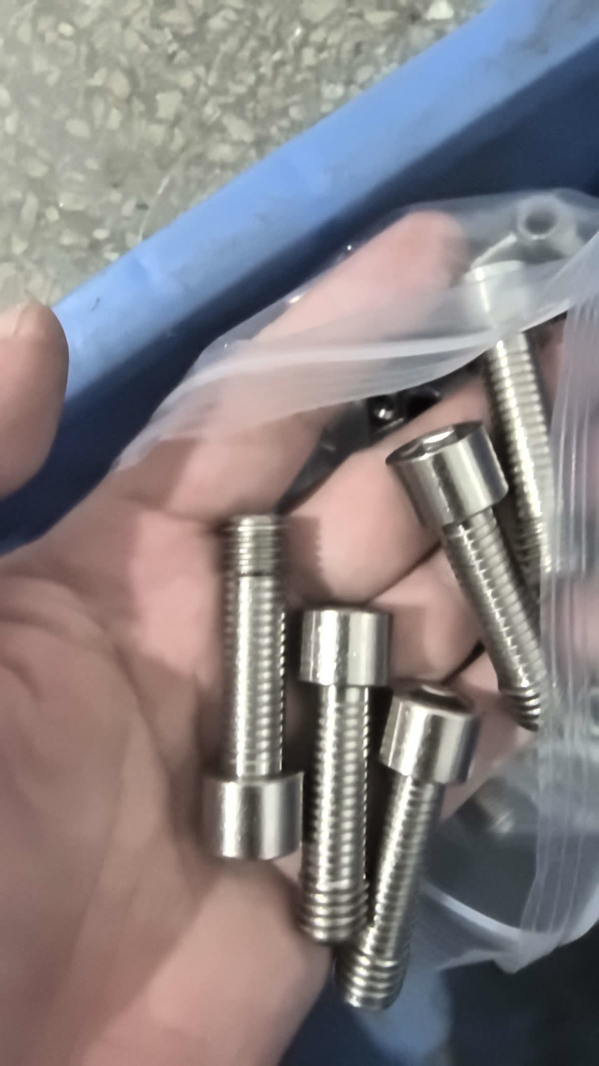 Electroless nickel-plated bolts