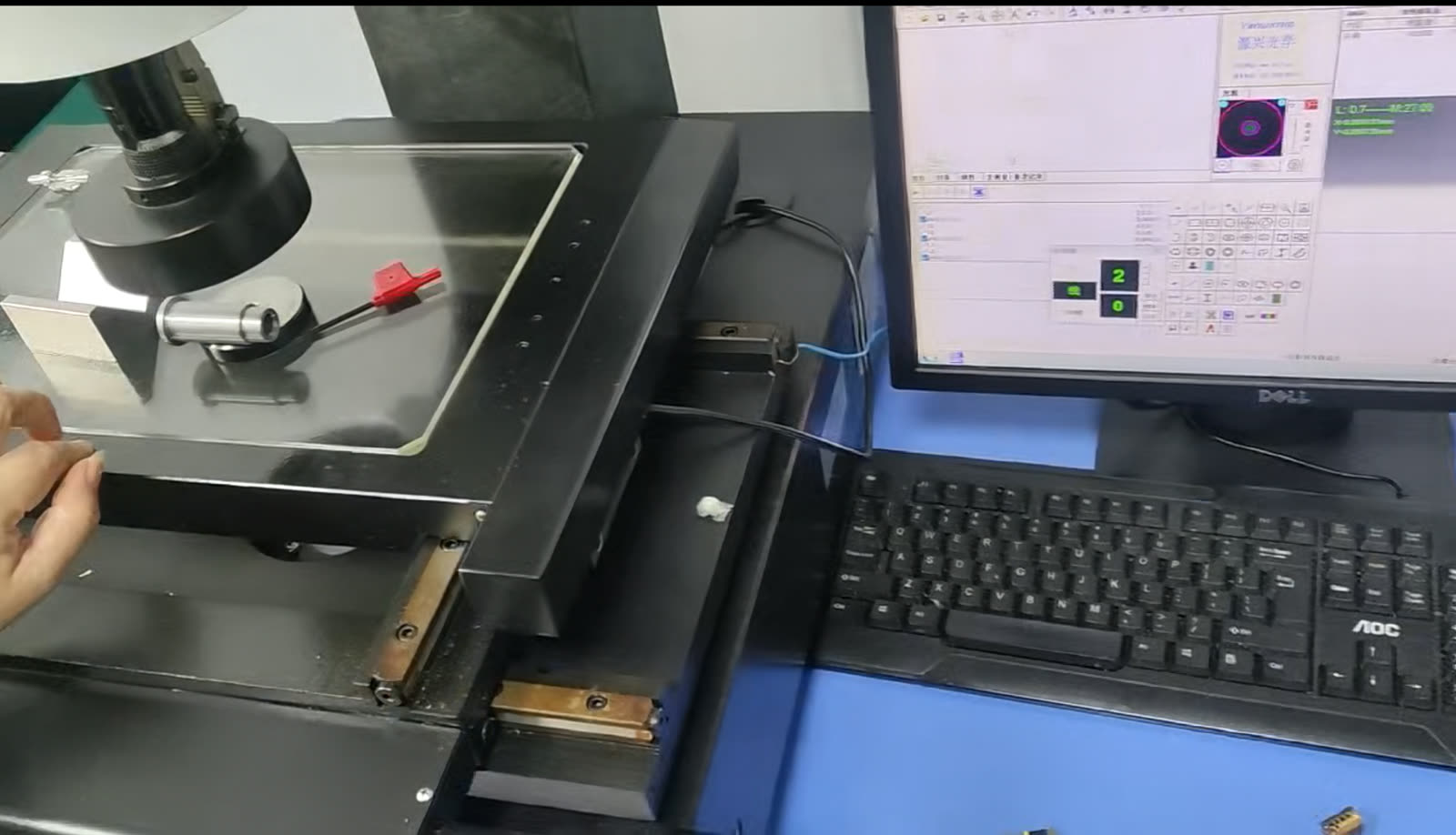 Video measuring machine with a part on the stage