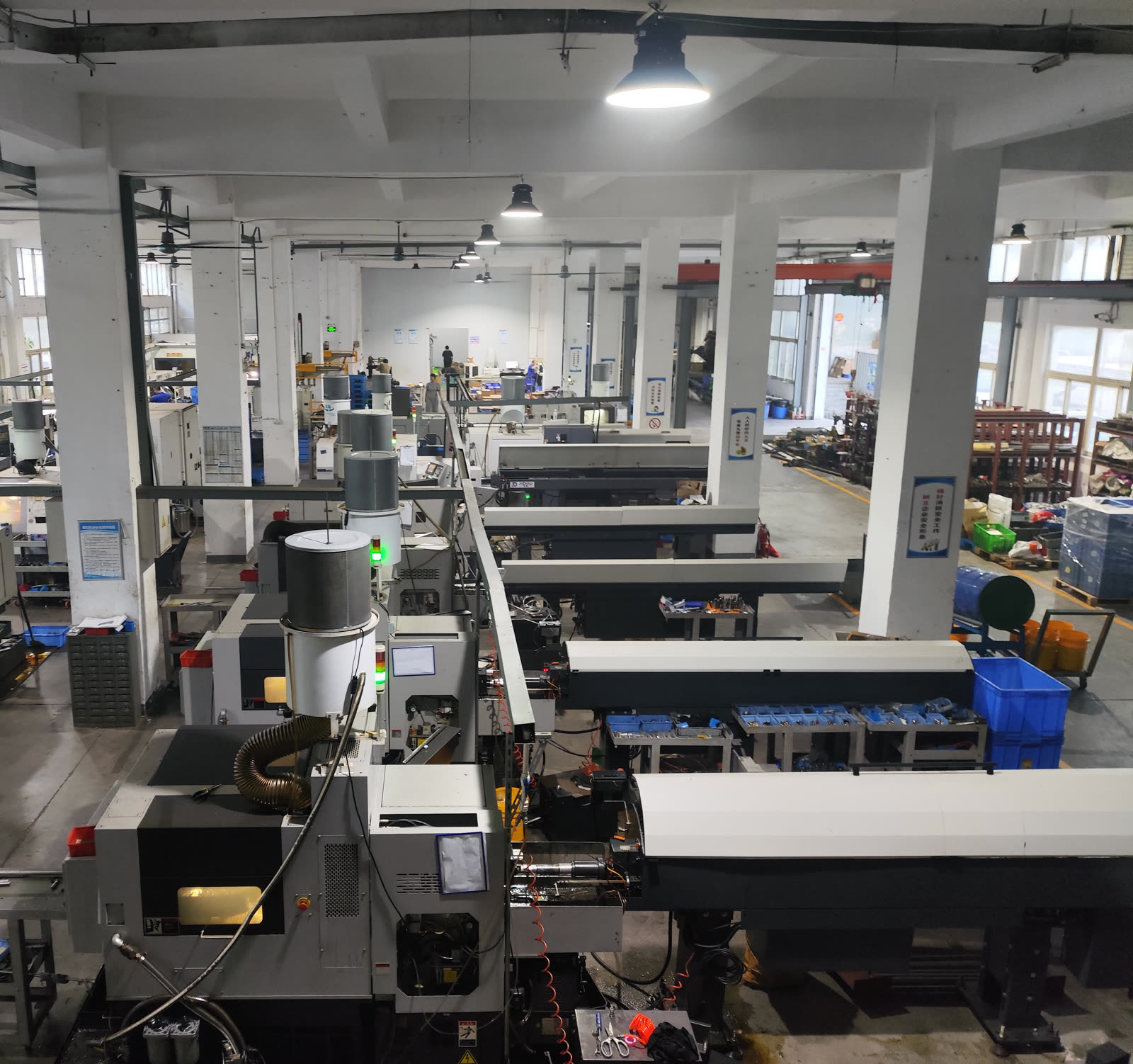 Oficina de usinagem parceira — vista geral da planta